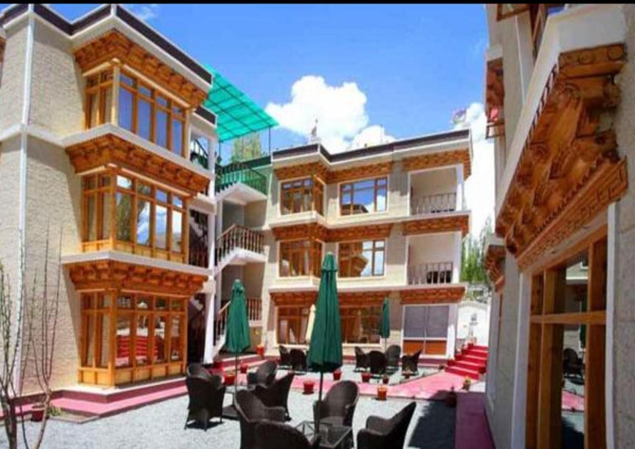 Hotel Om Ladakh Лех Екстер'єр фото