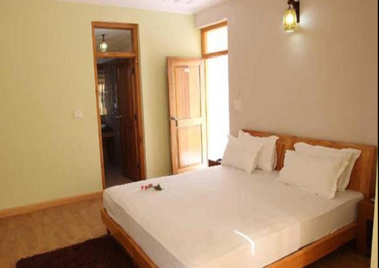 Hotel Om Ladakh Лех Екстер'єр фото