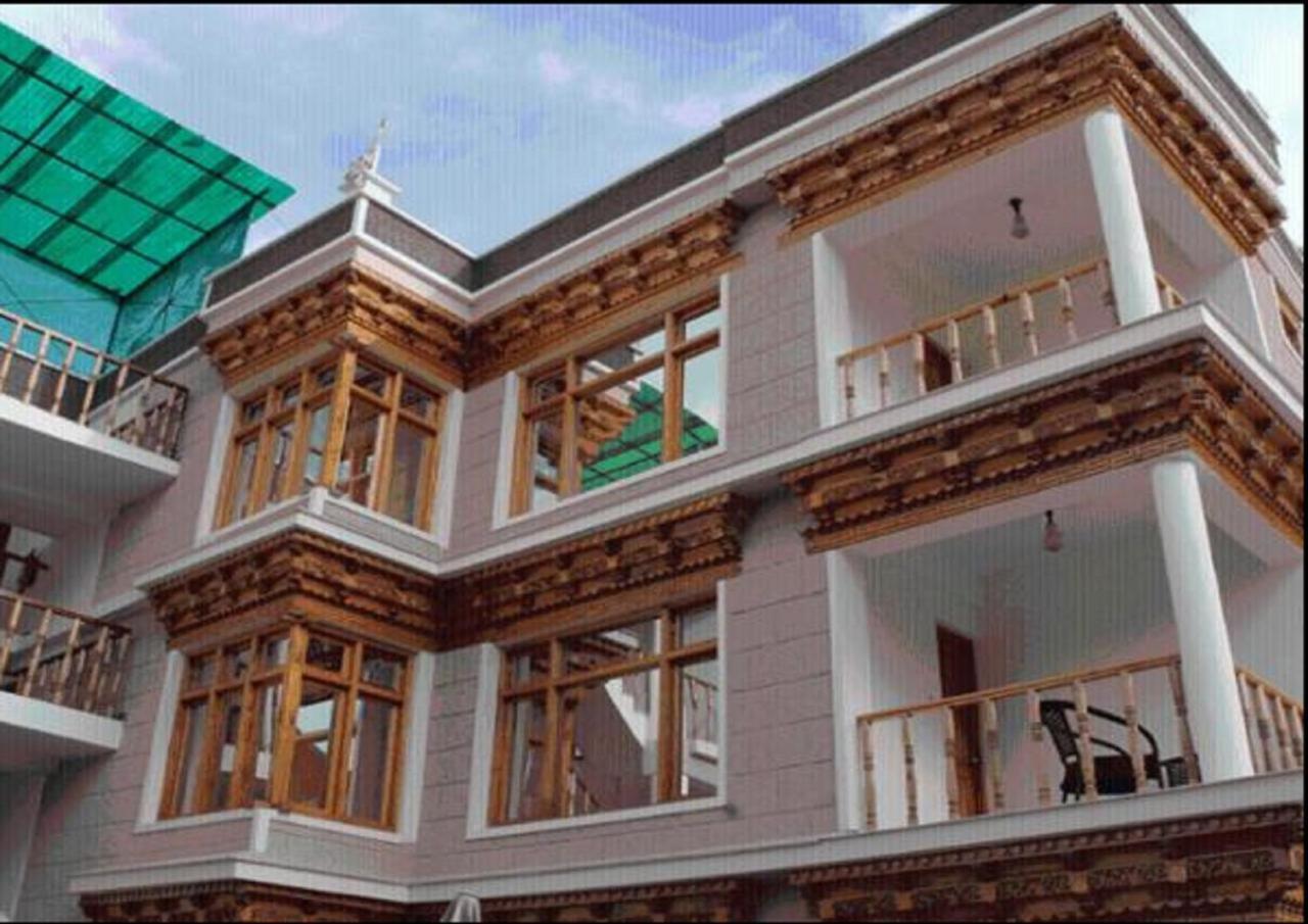 Hotel Om Ladakh Лех Екстер'єр фото