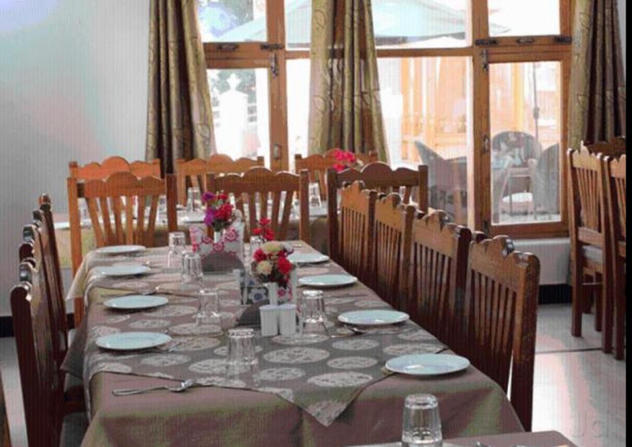 Hotel Om Ladakh Лех Екстер'єр фото