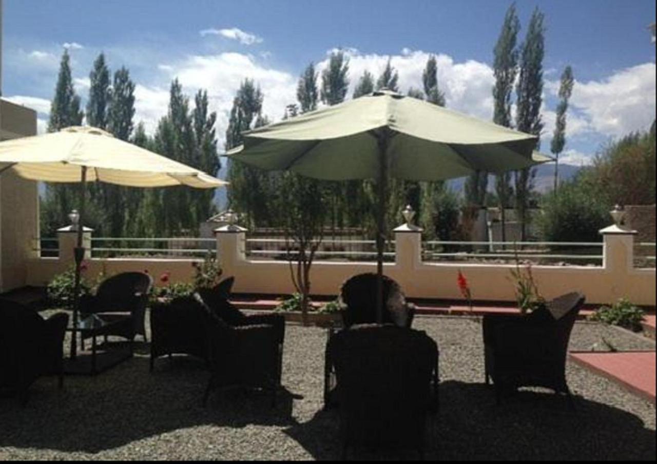 Hotel Om Ladakh Лех Екстер'єр фото